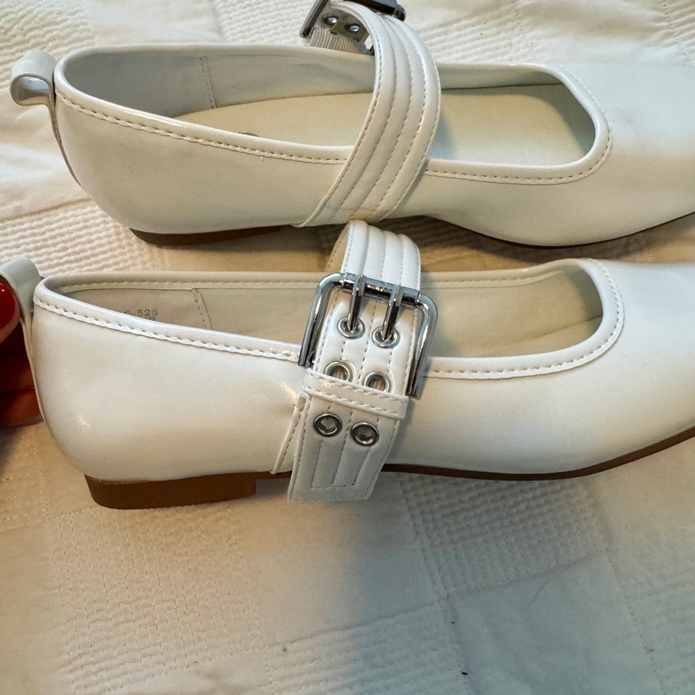 Buckle Strap Women's Mary Jane Flats (7 - White) *NWOT*